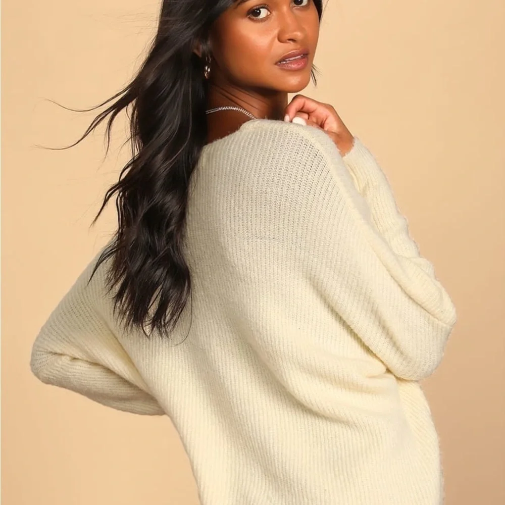 Lulus Emerson drop shoulder v-neck sweater cream 689